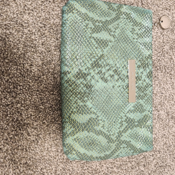 new  ivanka trump clutch - Picture 1 of 1